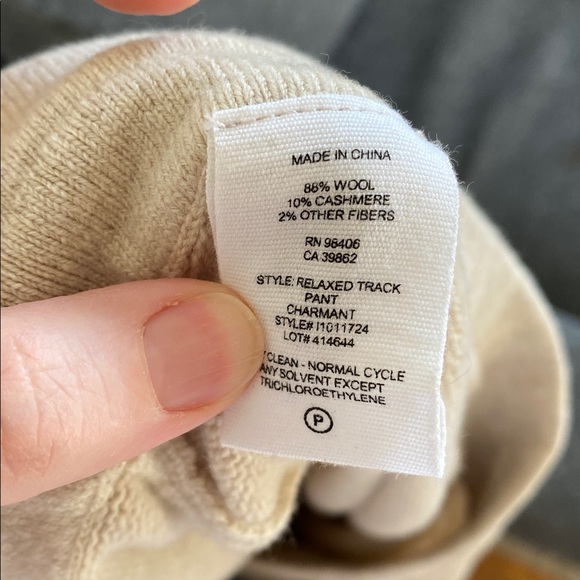 Like new Theory Wool and Cashmere Lounge Beige Knit pant - Picture 8 of 9